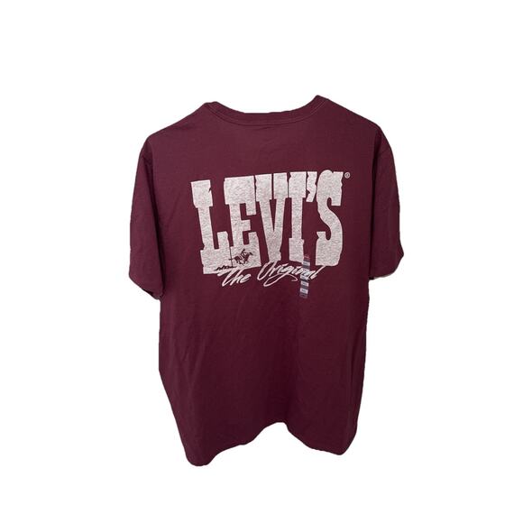 This is a Levi's Classic Graphic T-shirt in Back Red Mahogany. - Picture 4 of 4